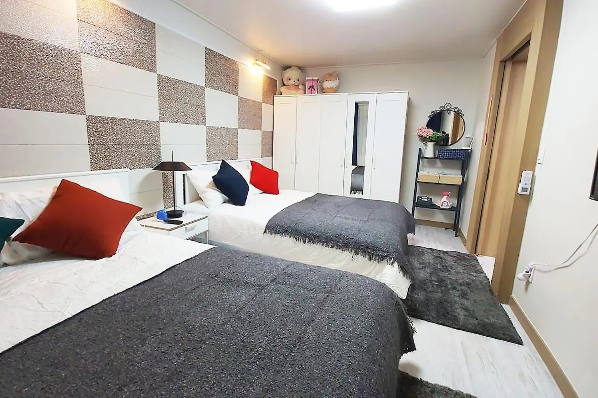הוילה סיאול Party House Hongdae בית נופש